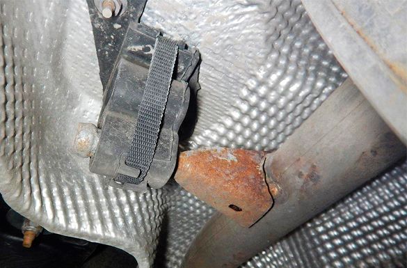 Levně Držák, tlumič výfuku HJS 82 22 4344