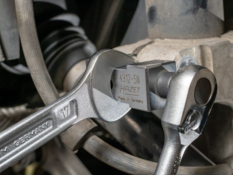 Embout de clé à douille, fusée d'essieu (entretoise)