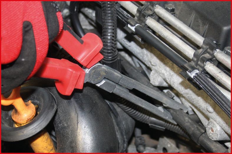 Levně Kleště, konektor žhavicí svíčky KS TOOLS 500.7330
