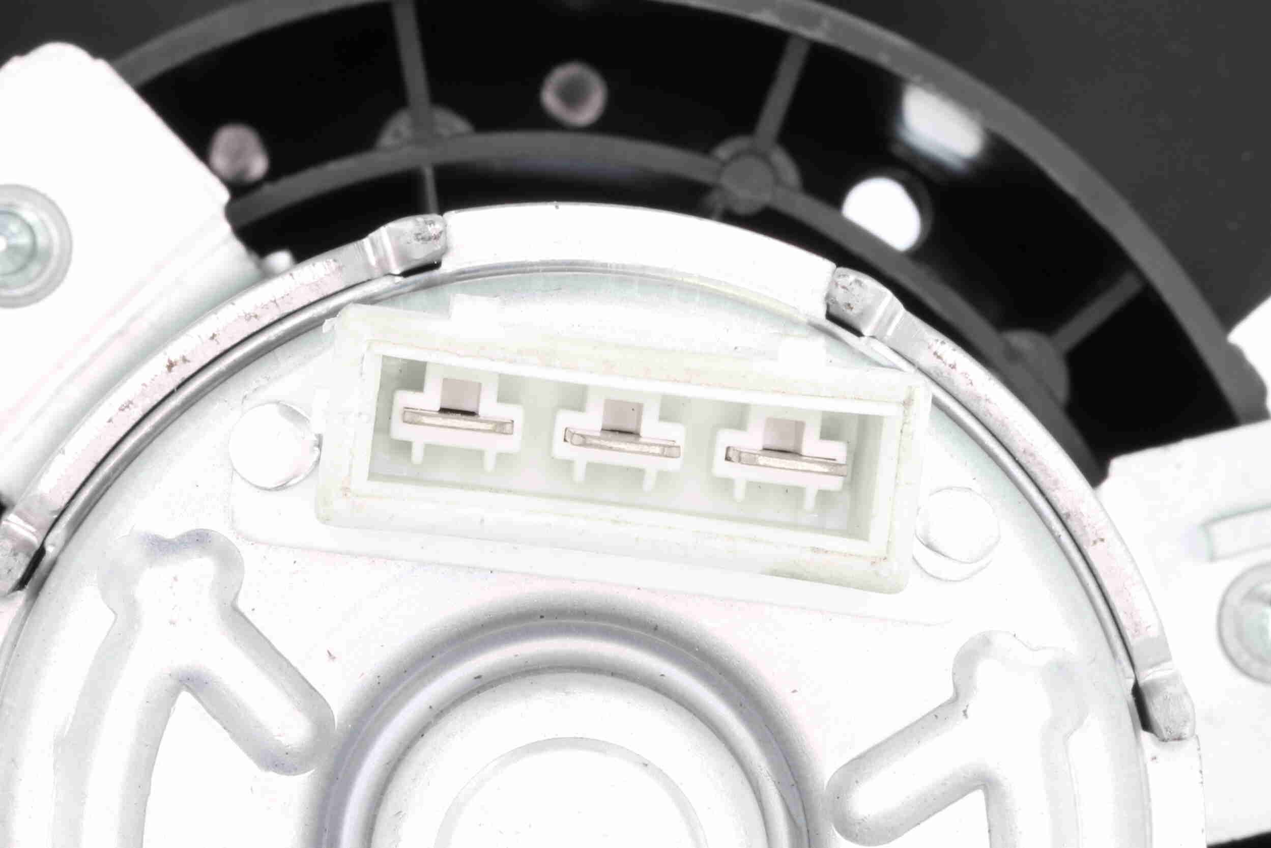 L&uuml;fter, Motork&uuml;hlung