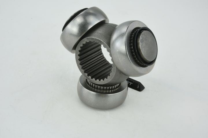 trikojo įvorė, kardaninis velenas