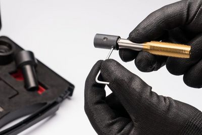 Vigor V7181 Sada závitořezů pro šrouby kol a matice 12 ks