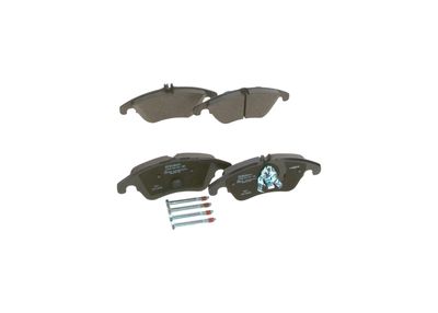 Remblokken set Voor (met bouten  met een dempingskussen  met montage-instructie), past: MERCEDES C (C204), C T-MODEL (S204), C (W204), CLS (C218), CLS SHOOTING BRAKE (X218) 1.6-5.5 01.07-