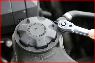 Kioldószerszám, hűtő zárófedél KS TOOLS 150.2152