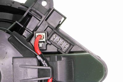 VENTILATOR HABITACLU VEMO V22031832 1