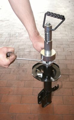Sada nářadí, tlumič-pístnice KS TOOLS 150.9495