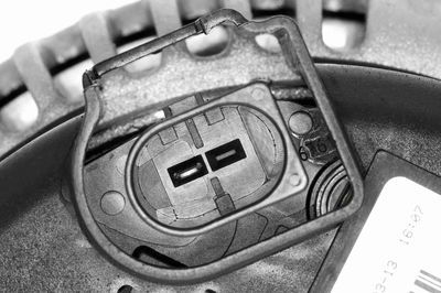 GENERATOR / ALTERNATOR VEMO V101350028 1