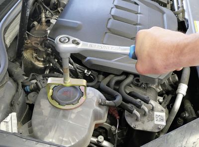 UNEALTă DE DESFACERE CAPAC îNCHIDERE-RADIATOR GEDORE KL0120601 2