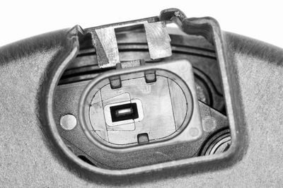 GENERATOR / ALTERNATOR VEMO V101350018 1