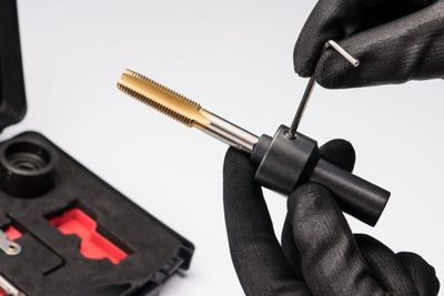 Vigor V7181 Sada závitořezů pro šrouby kol a matice 12 ks