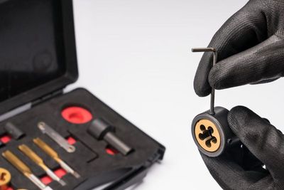 Vigor V7181 Sada závitořezů pro šrouby kol a matice 12 ks