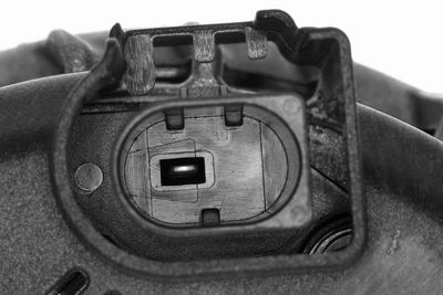 GENERATOR / ALTERNATOR VEMO V101350030 1