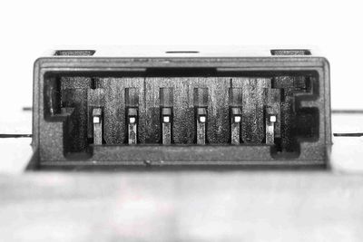 COMUTATOR MACARA GEAM VEMO V58730025 1