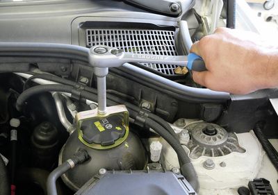 UNEALTă DE DESFACERE CAPAC îNCHIDERE-RADIATOR GEDORE KL0120602 2