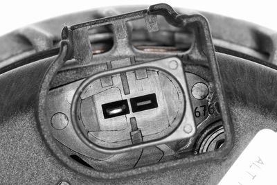 GENERATOR / ALTERNATOR VEMO V101350015 1