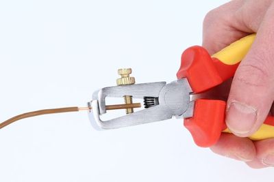Odizolovacie kliešte BRILLIANT TOOLS BT068014