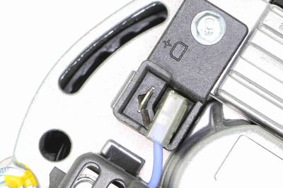 GENERATOR / ALTERNATOR VEMO V241335640 1