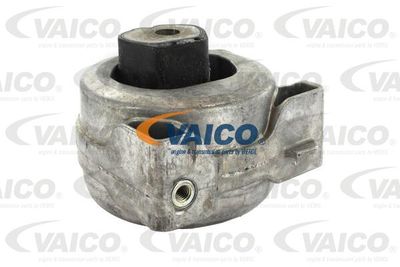 VAICO V30-0032 Подушка коробки передач (МКПП) 