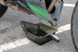 Laser Tools Drain Pan with Level Scale 2L