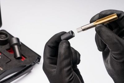 Vigor V7181 Sada závitořezů pro šrouby kol a matice 12 ks