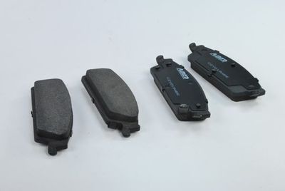 Remblokken set Achter , past: CADILLAC ESCALADE CHEVROLET AVALANCHE, SILVERADO 1500, SILVERADO 2500 HD, SUBURBAN, TAHOE LTZ GMC SIERRA, YUKON 4.8-6.6D 01.03-