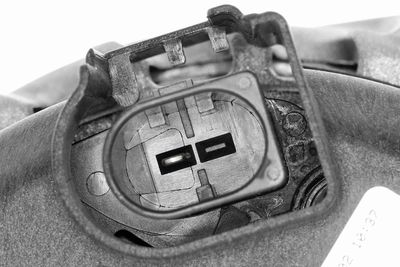 GENERATOR / ALTERNATOR VEMO V101350054 1