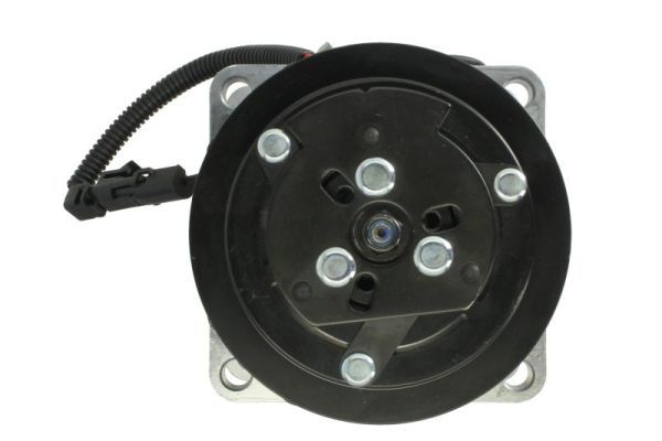 Airconditioning compressor past: CASE IH 110, 120, 130, 150, 68, 75, 78, 86, 94  VALMET 6000, 6100, 6200, 6250 HI, 6300, 6350 HI, 6400, 6550 HI, 6600, 6650 HI, 6800, 6850 HI, 6900, 8000, 8050