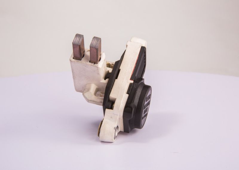 BOSCH 1197311316 Generatoriaus įtampos reguliatorius