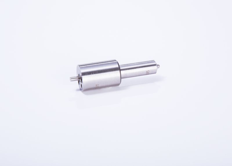 Injector tip (sproeier) past: CASE IH 55, 70, 100 U, 60, 65, 70 U, 75, 80, 80 U, 85, 90  FORD 3010 S, 4835, 5635, 6635, 7635  NEW HOLLAND TD 55D, TD 60, TD 65D, TD 75D, TD 80, TD 85D, TK 65 F