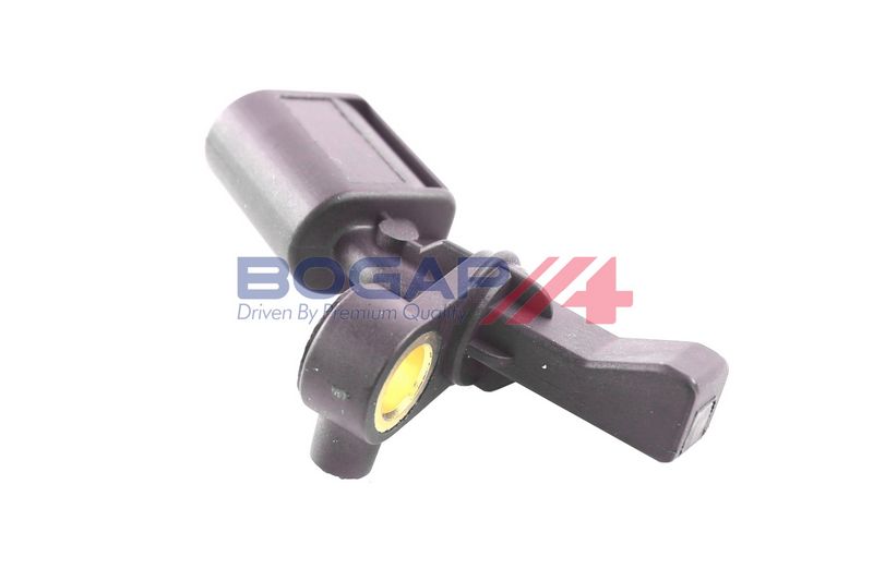 This part match OEM code: WHT003863C