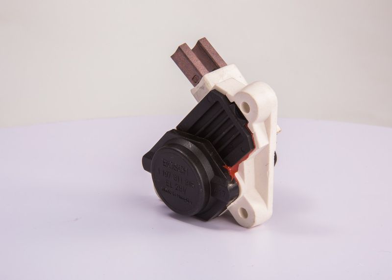 BOSCH 1197311316 Generatoriaus įtampos reguliatorius