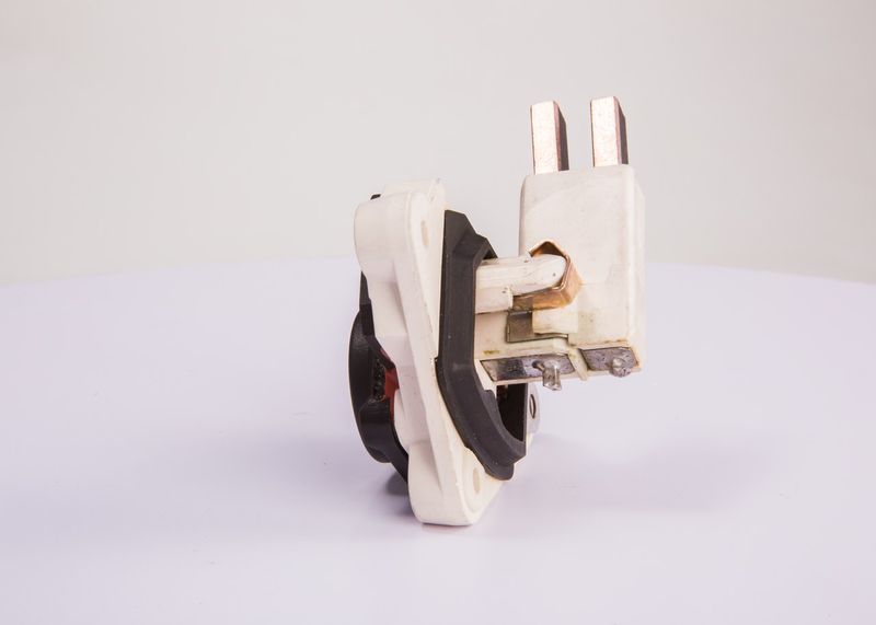 BOSCH 1197311316 Generatoriaus įtampos reguliatorius