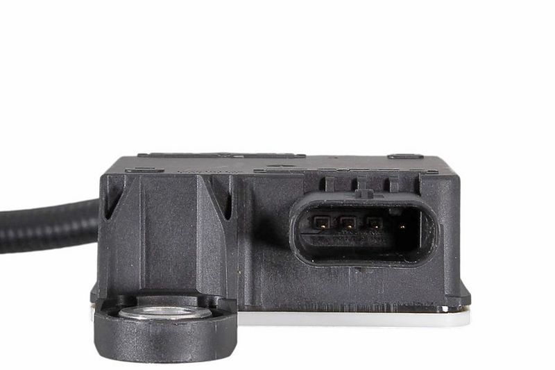 This part match OEM code: 13 62 8 582 024