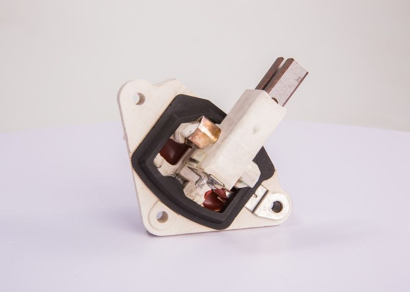 BOSCH 1197311316 Generatoriaus įtampos reguliatorius