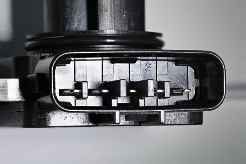 This part match OEM code: PHF000140
