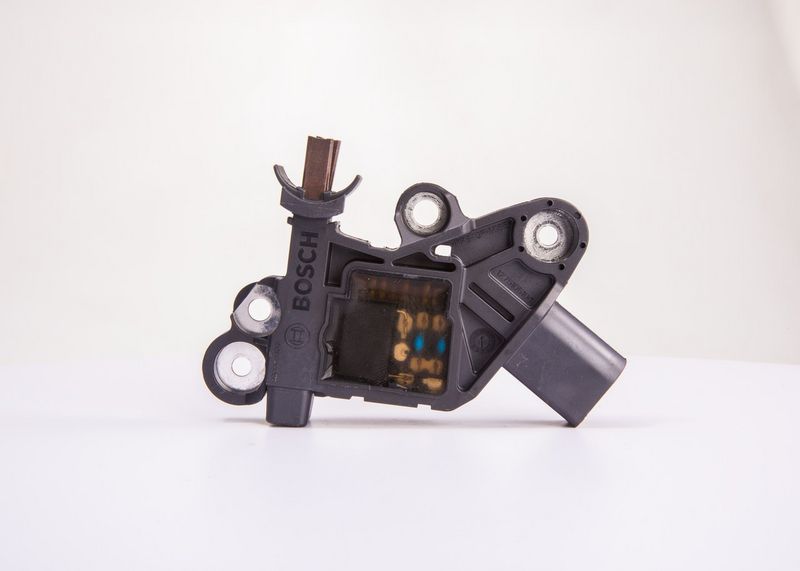 BOSCH 0 272 220 734 Alternator Regulator
