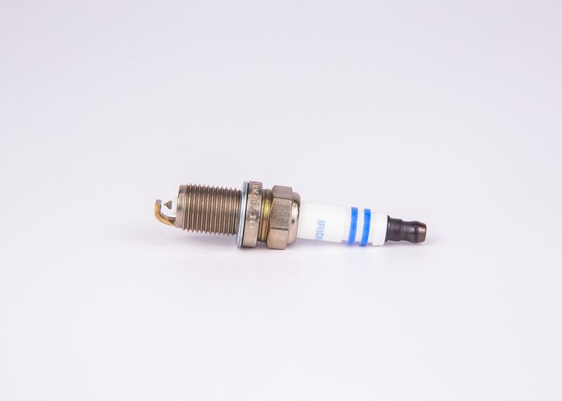 BOSCH 0 242 236 571 Spark Plug