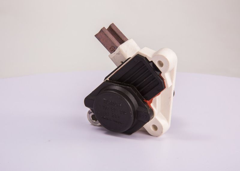 BOSCH 1197311316 Generatoriaus įtampos reguliatorius