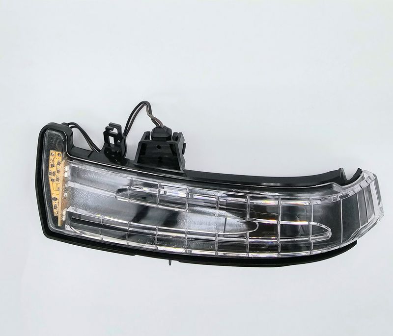 Elta Automotive Direction Indicator EM7111