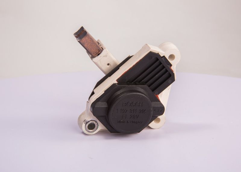 BOSCH 1197311316 Generatoriaus įtampos reguliatorius