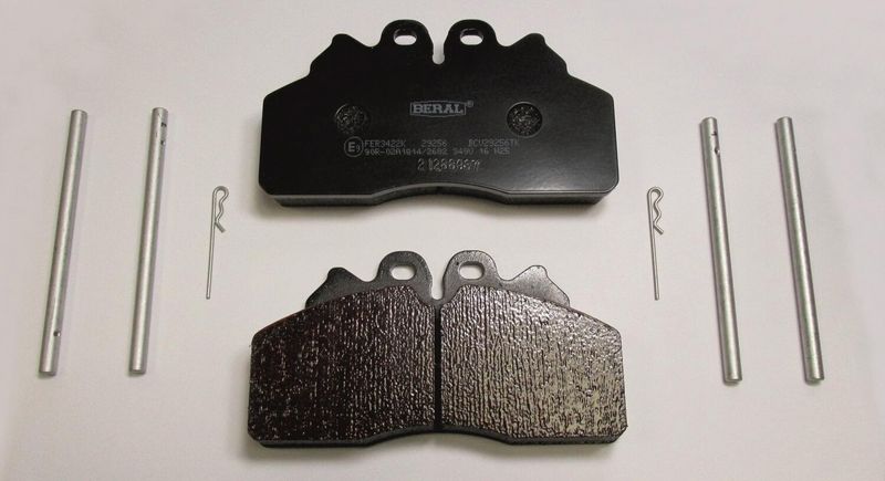 Remblokken set Achter/Voor BREMBO 2X68 past: IVECO EUROCARGO I-III, EUROCARGO IV, EUROCARGO V, EUROFIRE II, MAGIRUS 8040.25B.4200-F4GFE601A 01.91-