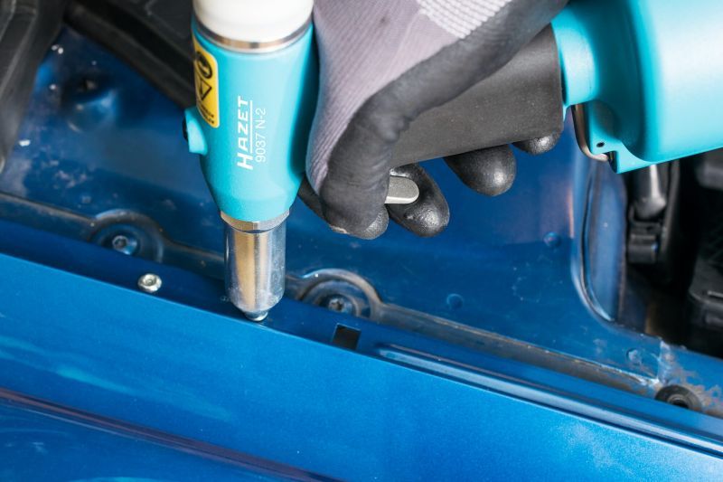 HAZET 9037N-2 Rivet Setter (compressed air)