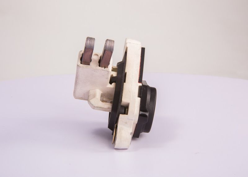 BOSCH 1197311316 Generatoriaus įtampos reguliatorius