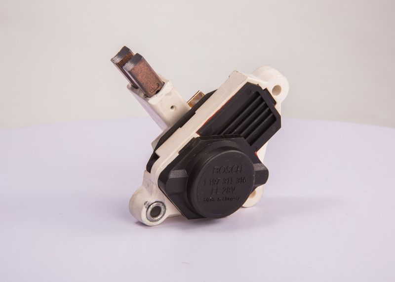BOSCH 1197311316 Generatoriaus įtampos reguliatorius