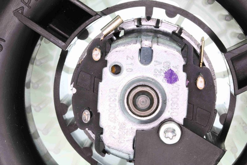 VEMO V30-03-1257 Interior Blower