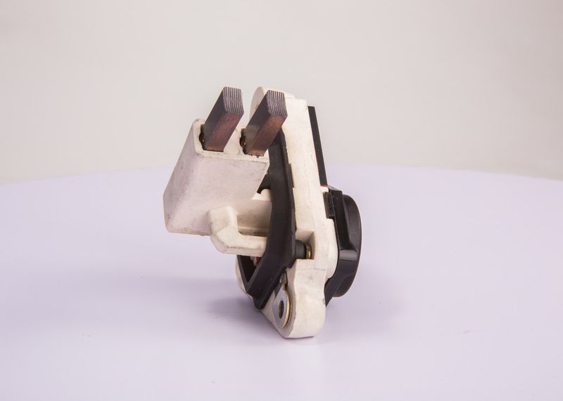BOSCH 1197311316 Generatoriaus įtampos reguliatorius