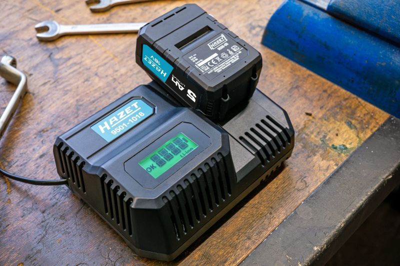 HAZET 9501-1018 Battery Charger