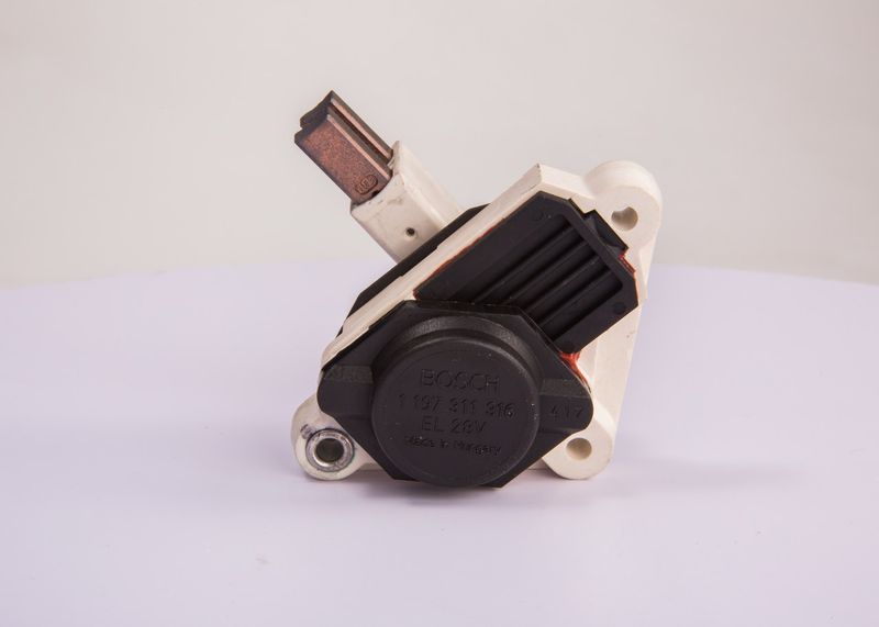 BOSCH 1197311316 Generatoriaus įtampos reguliatorius