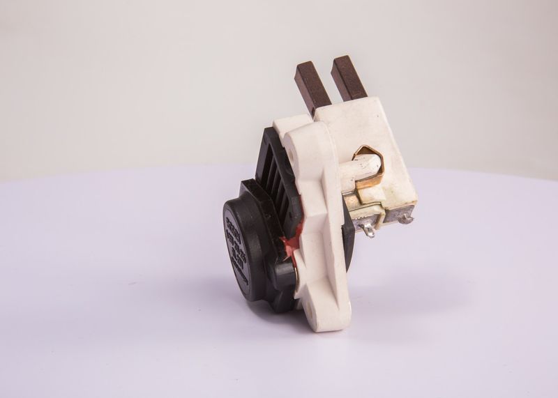 BOSCH 1197311316 Generatoriaus įtampos reguliatorius