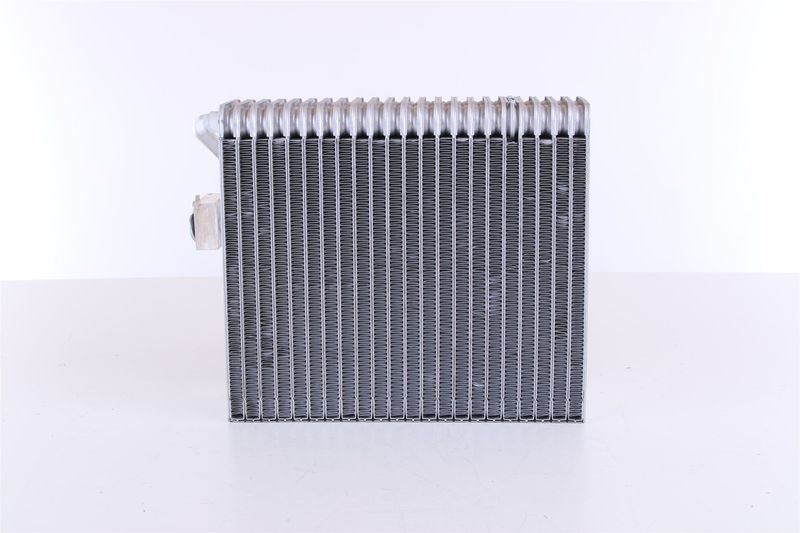 NISSENS 92211 Evaporator, air conditioning